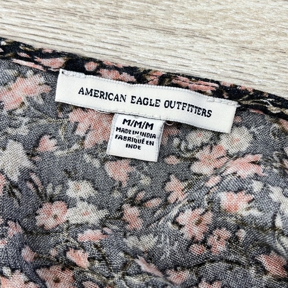 American Eagle Floral Button Front Crop Top Size Medium - Picture 5 of 6